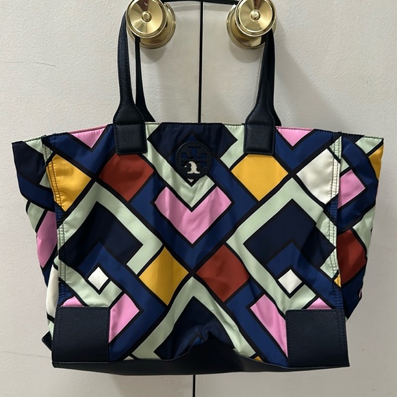 Tory Burch Handbags - Cute Tory Tote!